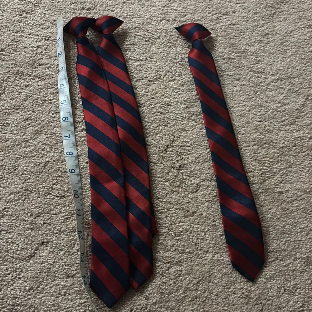 Clip on red and navy stripe